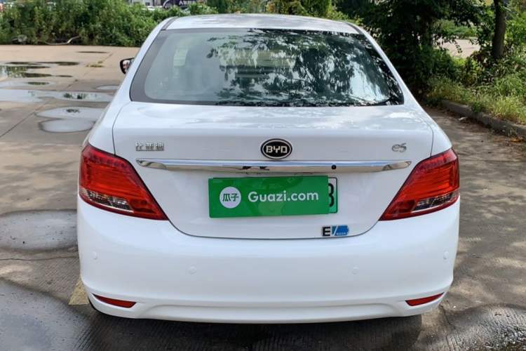 Used BYD e5 2016 300 Luxury Edition Rear