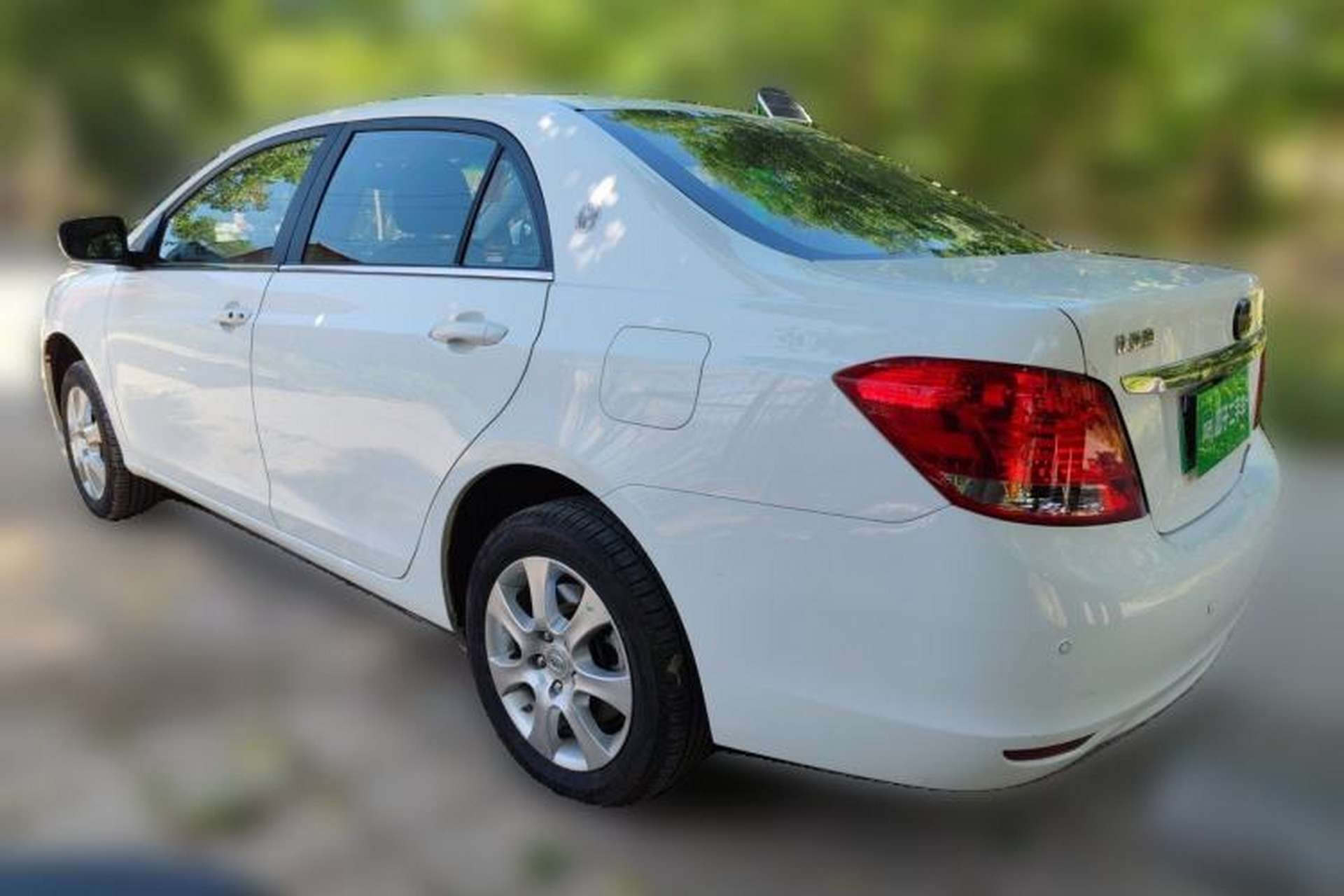 Used BYD e5 2016 300 Luxury Edition Rear Left 45 Deg
