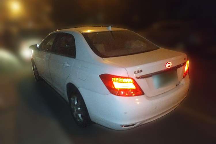 Used BYD e5 2016 300 Luxury Edition Rear Left 45 Deg