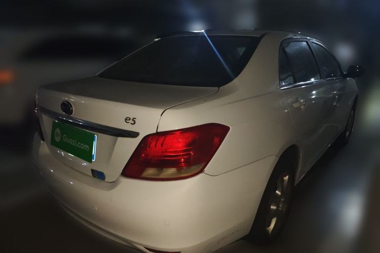 Used BYD e5 2016 300 Luxury Edition Rear Right 45 Deg