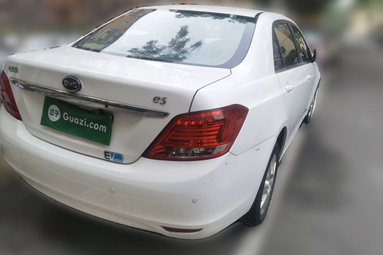 Used BYD e5 2016 300 Luxury Edition Rear Right 45 Deg