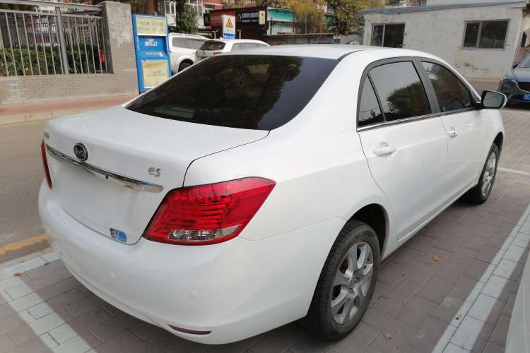 Used BYD e5 2016 300 Luxury Edition Rear Right 45 Deg