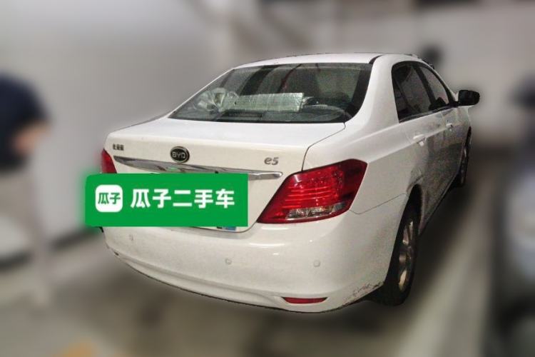 Used BYD e5 2016 300 Luxury Edition Rear Right 45 Deg