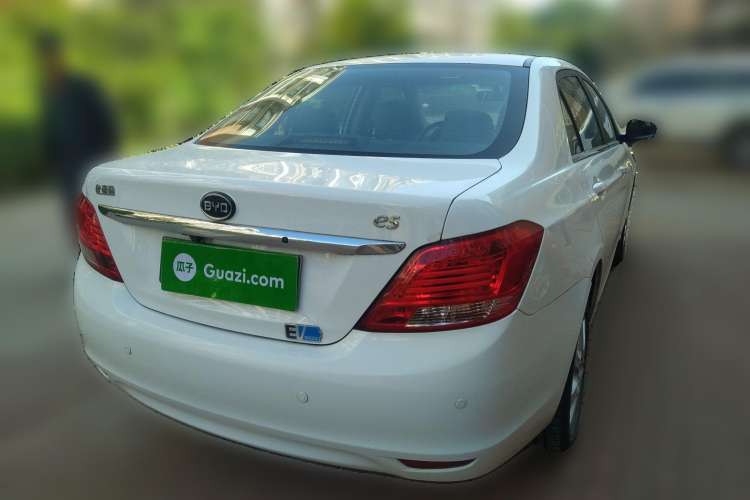 Used BYD e5 2016 300 Luxury Edition Rear Right 45 Deg