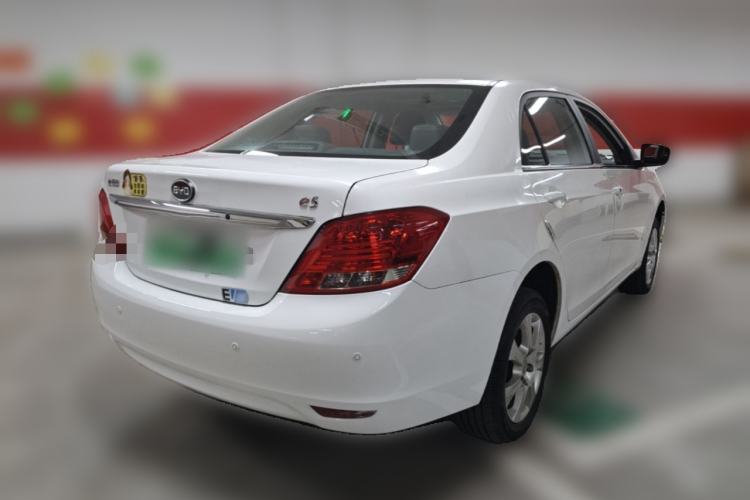 Used BYD e5 2016 300 Luxury Edition Rear Right 45 Deg