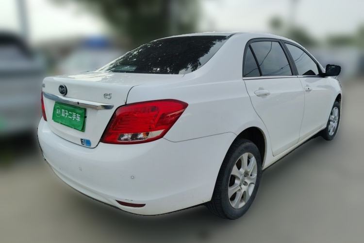 Used BYD e5 2016 300 Luxury Edition Rear Right 45 Deg