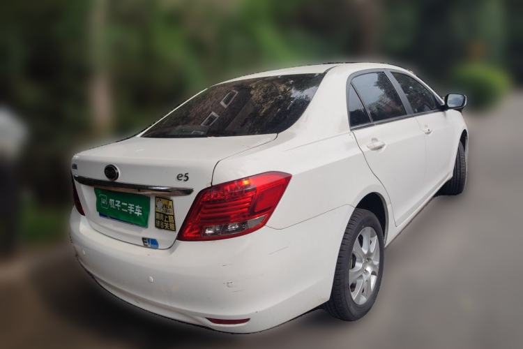 Used BYD e5 2016 300 Luxury Edition Rear Right 45 Deg