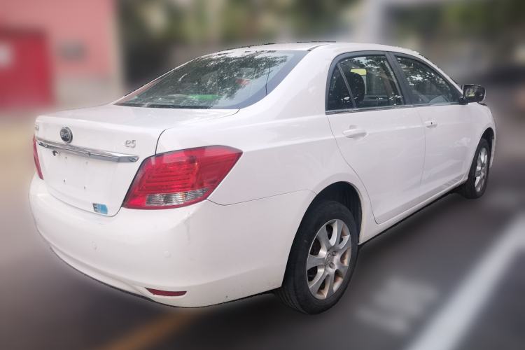 Used BYD e5 2016 300 Luxury Edition Rear Right 45 Deg