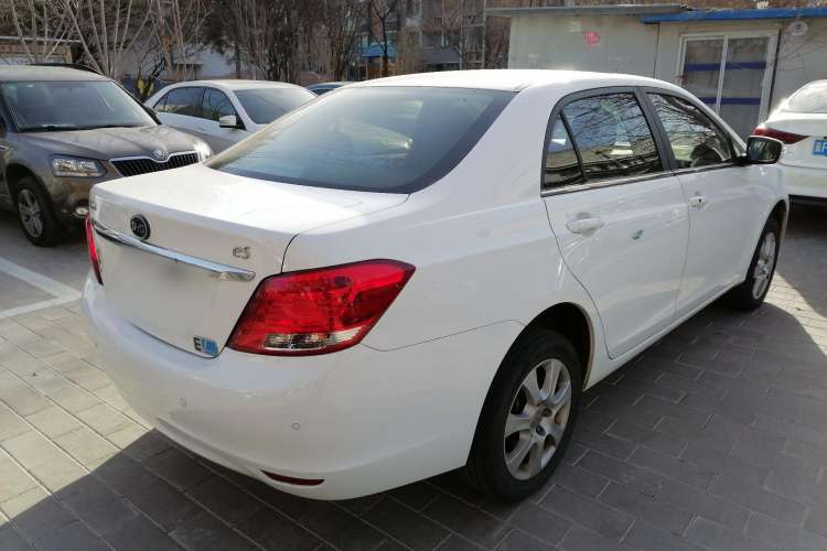 Used BYD e5 2016 300 Luxury Edition Rear Right 45 Deg