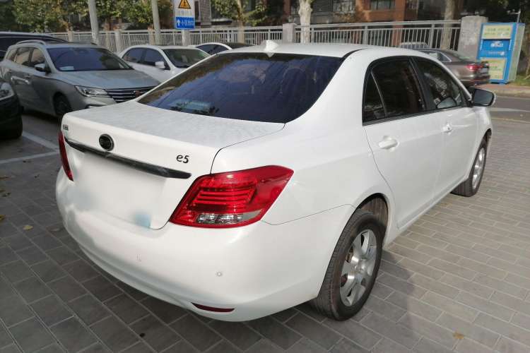Used BYD e5 2016 300 Prestige Edition Rear Right 45 Deg
