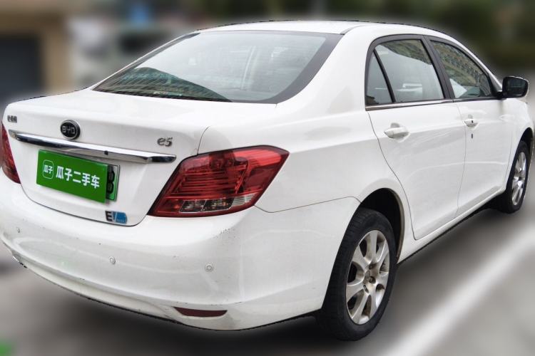 Used BYD e5 2016 300 Luxury Edition Rear Right 45 Deg