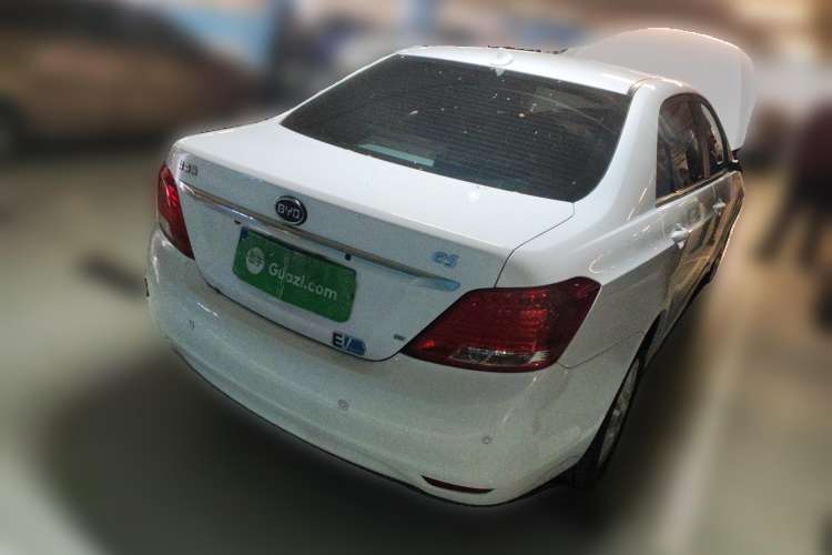 Used BYD e5 2016 300 Prestige Edition Rear Right 45 Deg