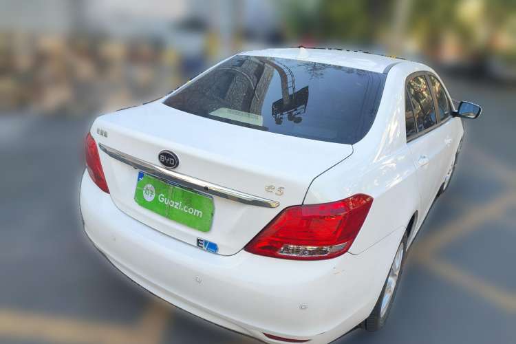 Used BYD e5 2016 300 Luxury Edition Rear Right 45 Deg