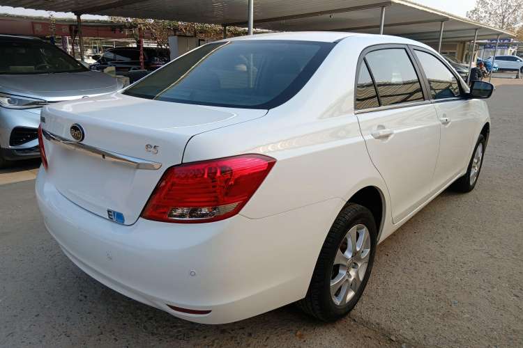 Used BYD e5 2016 300 Luxury Edition Rear Right 45 Deg