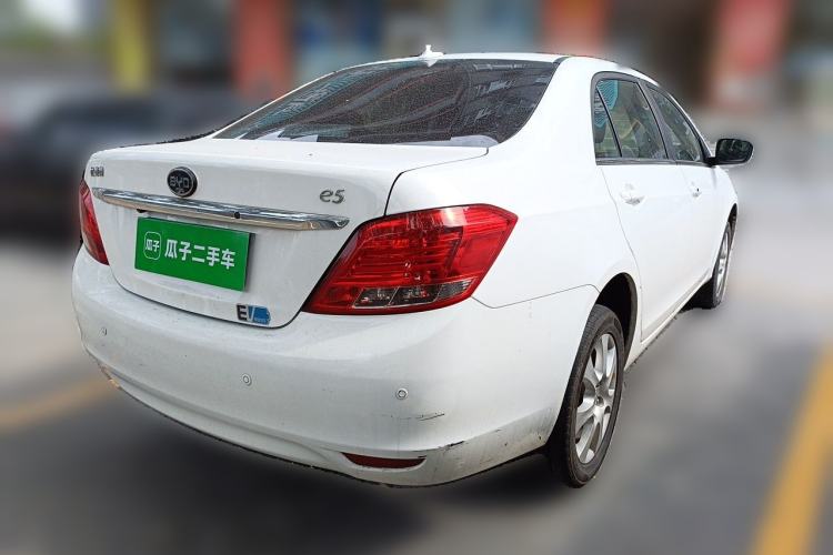 Used BYD e5 2016 300 Prestige Edition Rear Right 45 Deg