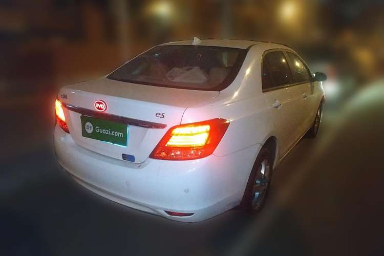 Used BYD e5 2016 300 Luxury Edition Rear Right 45 Deg