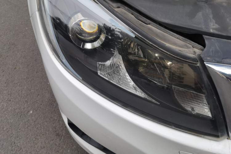 Used BYD e5 2016 300 Luxury Edition Right Front Headlight