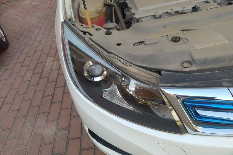 Used BYD e5 2016 300 Luxury Edition Right Front Headlight