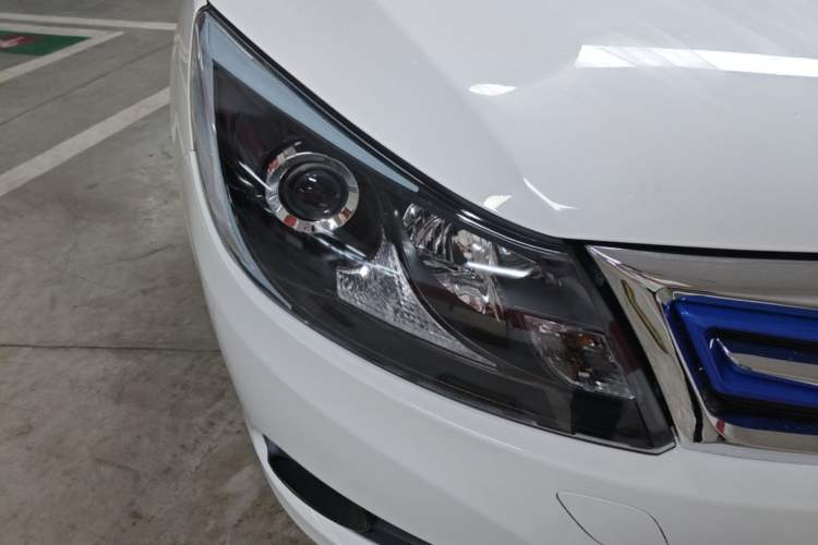Used BYD e5 2016 300 Luxury Edition Right Front Headlight
