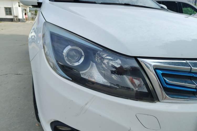 Used BYD e5 2016 300 Luxury Edition Right Front Headlight
