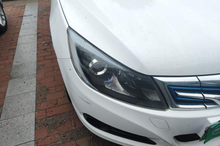 Used BYD e5 2016 300 Luxury Edition Right Front Headlight