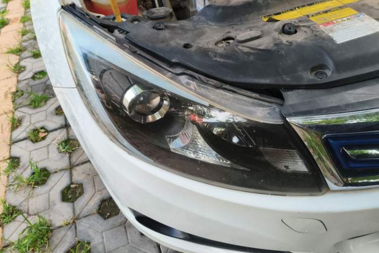 Used BYD e5 2016 300 Luxury Edition Right Front Headlight