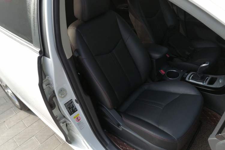 Used BYD e5 2016 300 Prestige Edition Right Front Seat