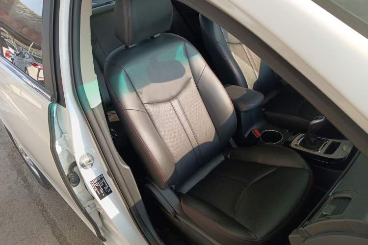 Used BYD e5 2016 300 Luxury Edition Right Front Seat