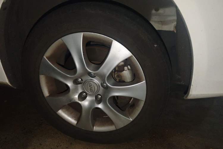 Used BYD e5 2016 300 Luxury Edition Right Front Wheel Hub