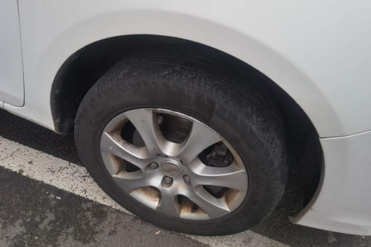 Used BYD e5 2016 300 Luxury Edition Right Front Wheel Hub