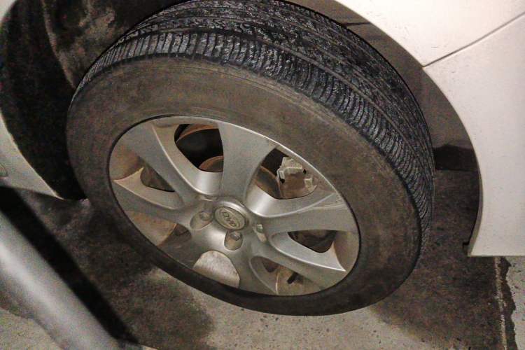 Used BYD e5 2016 300 Luxury Edition Right Front Wheel Hub