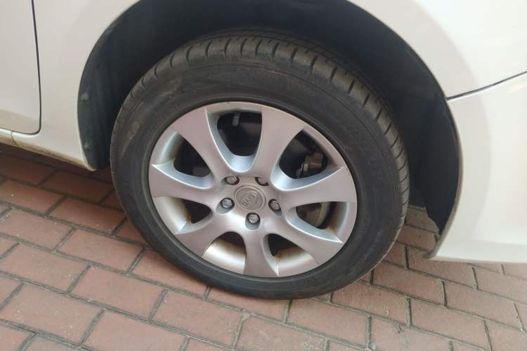 Used BYD e5 2016 300 Luxury Edition Right Front Wheel Hub