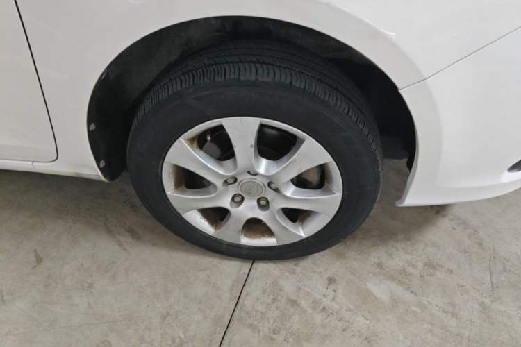 Used BYD e5 2016 300 Luxury Edition Right Front Wheel Hub