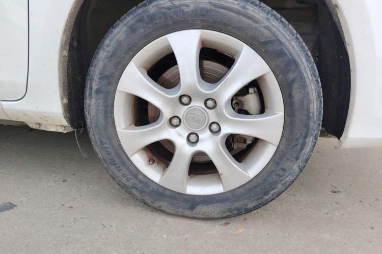 Used BYD e5 2016 300 Luxury Edition Right Front Wheel Hub