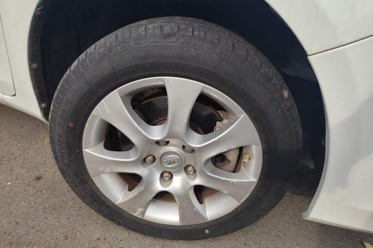 Used BYD e5 2016 300 Luxury Edition Right Front Wheel Hub