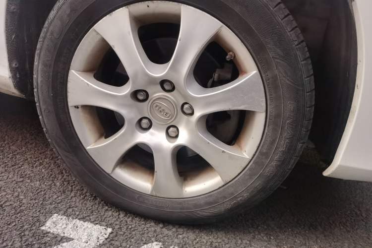 Used BYD e5 2016 300 Luxury Edition Right Front Wheel Hub