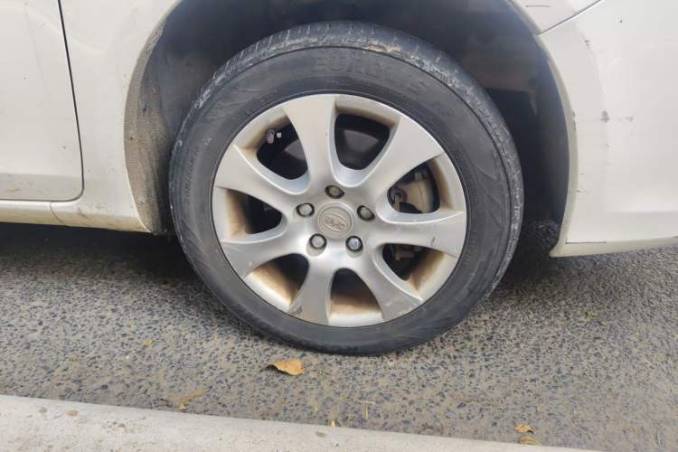 Used BYD e5 2016 300 Luxury Edition Right Front Wheel Hub