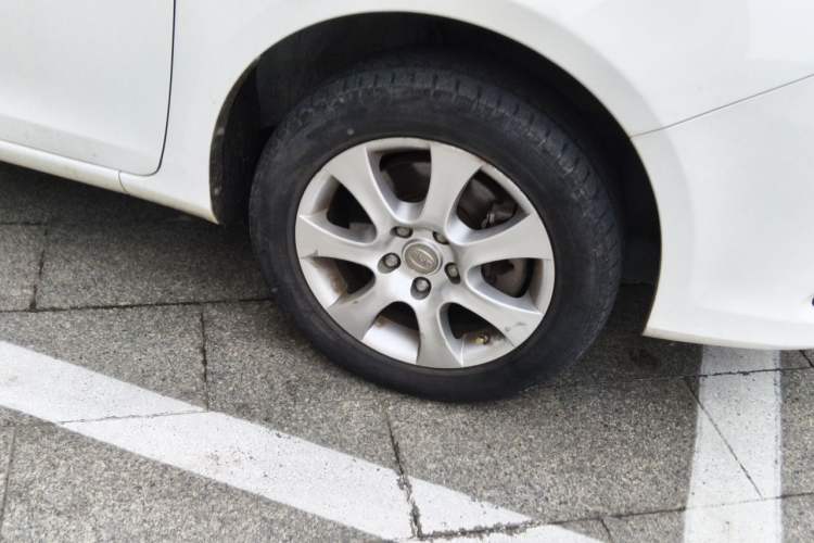 Used BYD e5 2016 300 Luxury Edition Right Front Wheel Hub