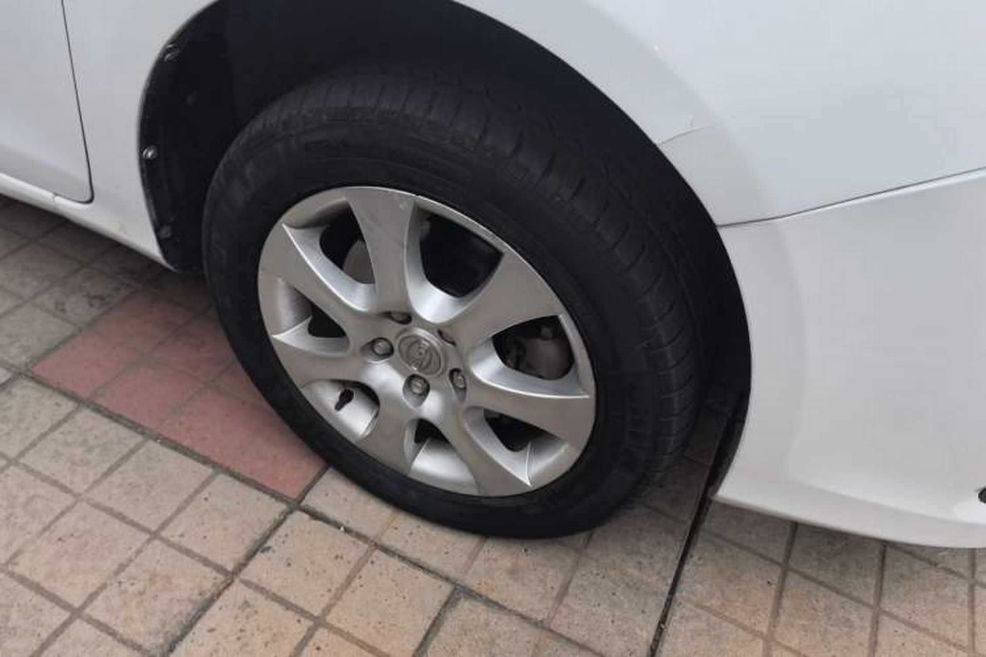 Used BYD e5 2016 300 Luxury Edition Right Front Wheel Hub