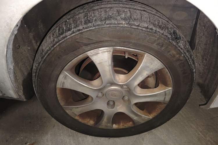 Used BYD e5 2016 300 Luxury Edition Right Front Wheel Hub