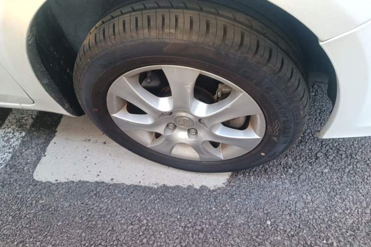 Used BYD e5 2016 300 Luxury Edition Right Front Wheel Hub