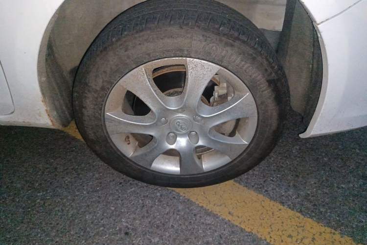 Used BYD e5 2016 300 Prestige Edition Right Front Wheel Hub