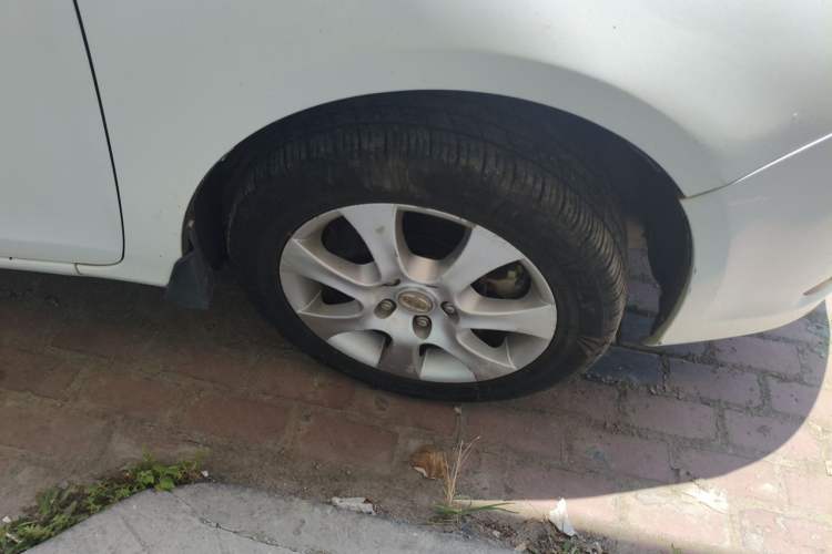 Used BYD e5 2016 300 Comfort Version Right Front Wheel Hub