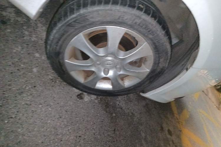 Used BYD e5 2016 300 Luxury Edition Right Front Wheel Hub