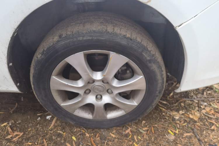 Used BYD e5 2016 300 Prestige Edition Right Front Wheel Hub