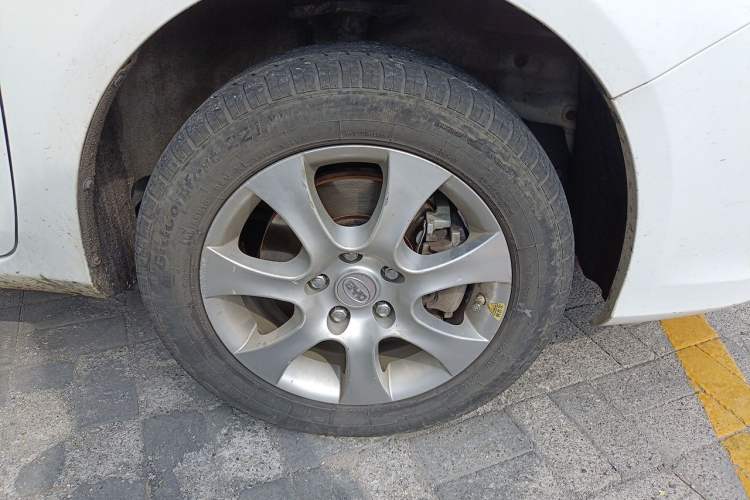 Used BYD e5 2016 300 Prestige Edition Right Front Wheel Hub