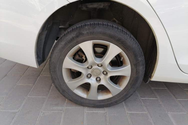 Used BYD e5 2016 300 Luxury Edition Right Rear Wheel Hub