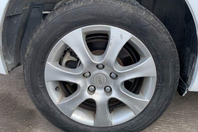 Used BYD e5 2016 300 Luxury Edition Right Rear Wheel Hub