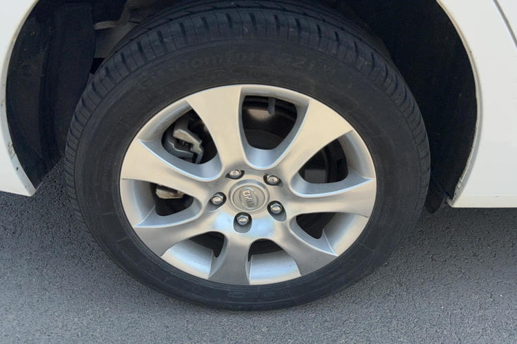 Used BYD e5 2016 300 Luxury Edition Right Rear Wheel Hub
