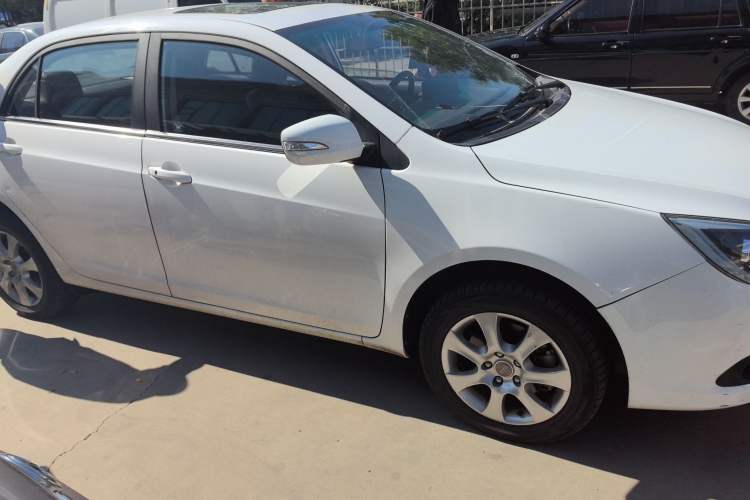 Used BYD e5 2016 300 Luxury Edition Right Side